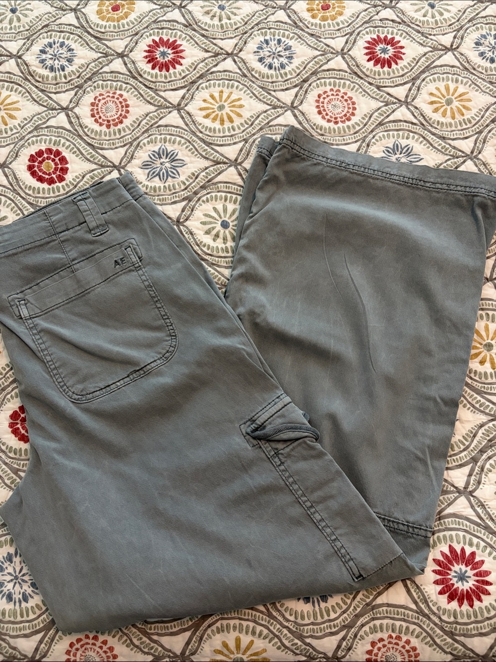 American Eagle Outfitters cargo pants, size 8. - Picture 13 of 13